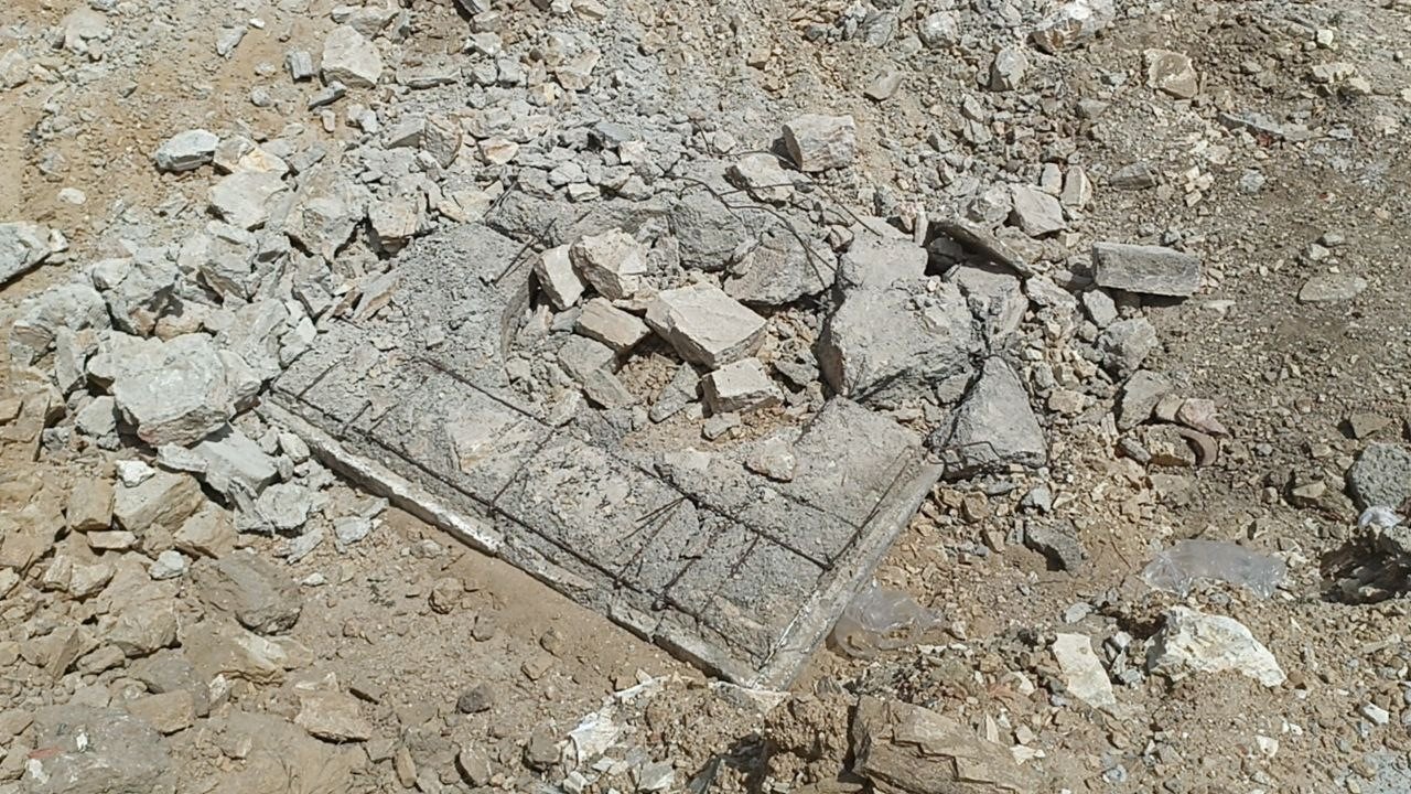 İş makineleri ile izinsiz yıkılan camisiz minare aslına uygun şekilde tekrar yapılacak