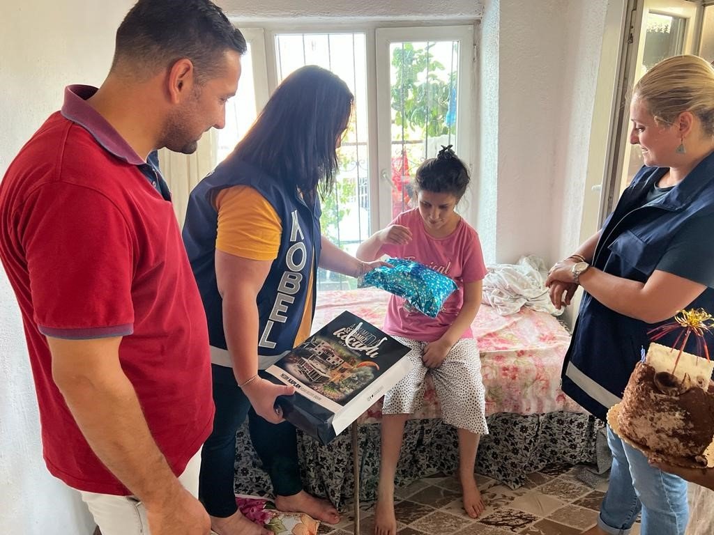 Başkan Kaplan’dan engelli kıza doğum günü sürprizi