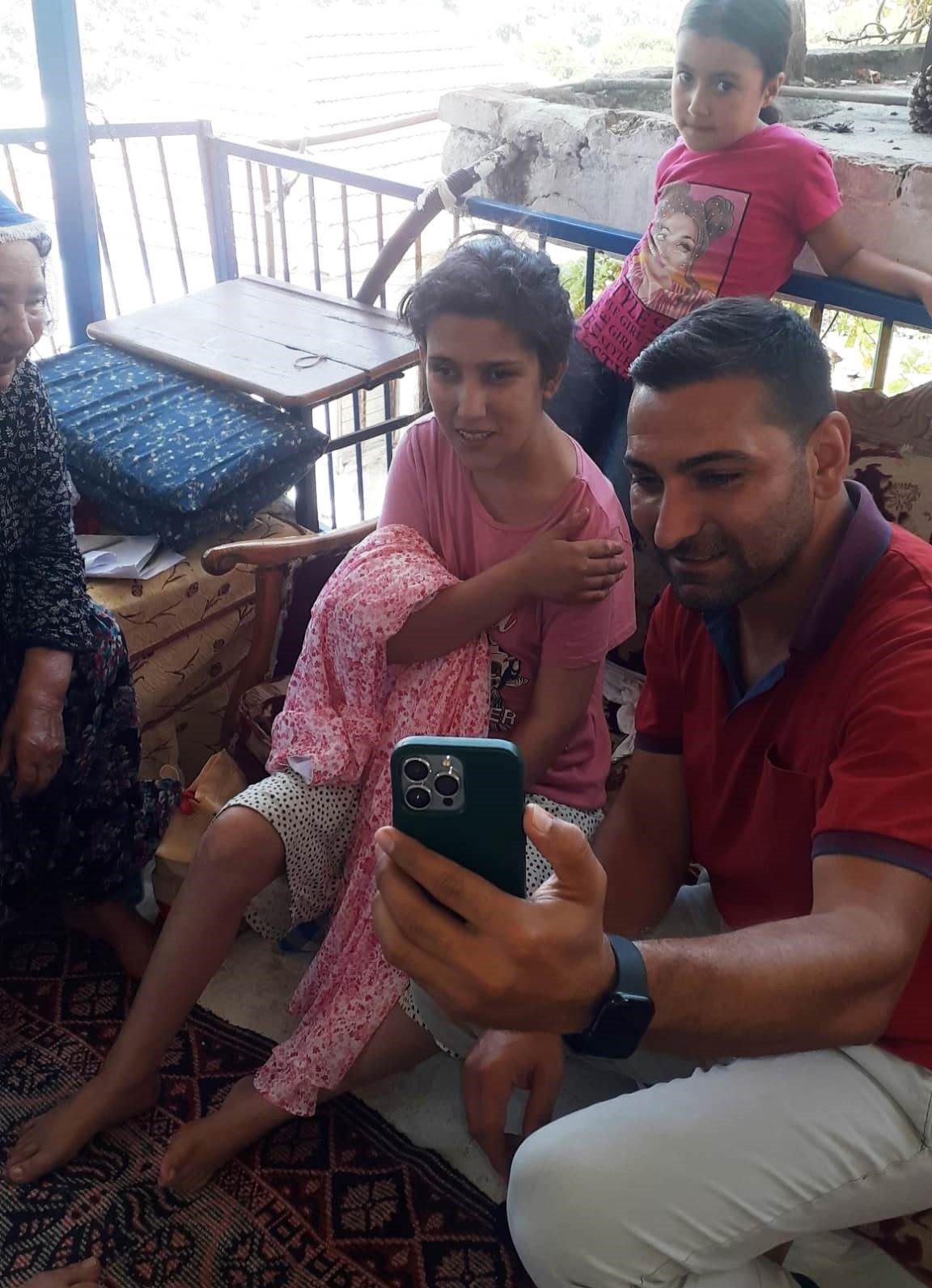 Başkan Kaplan’dan engelli kıza doğum günü sürprizi