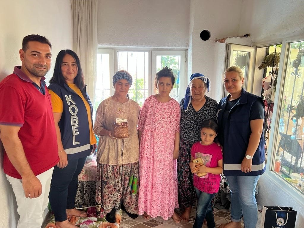 Başkan Kaplan’dan engelli kıza doğum günü sürprizi