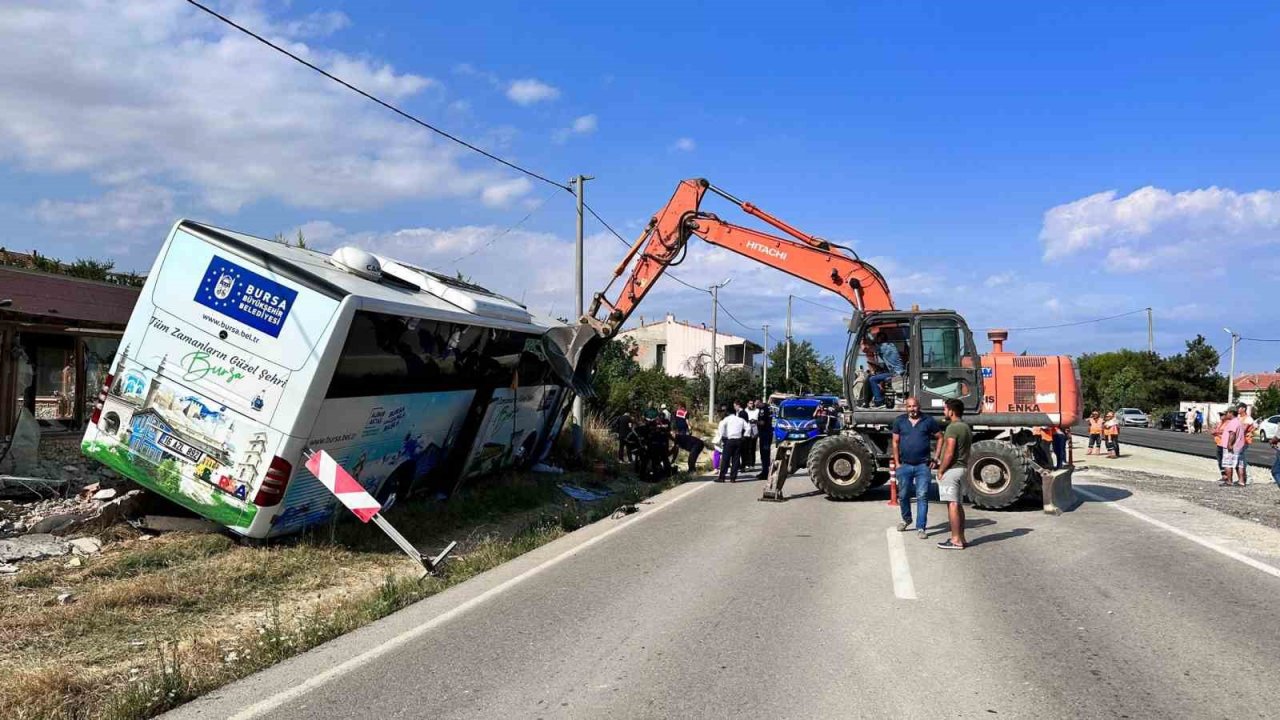Gelibolu’da tur otobüsü kaza yaptı; 1 ölü, 8 yaralı