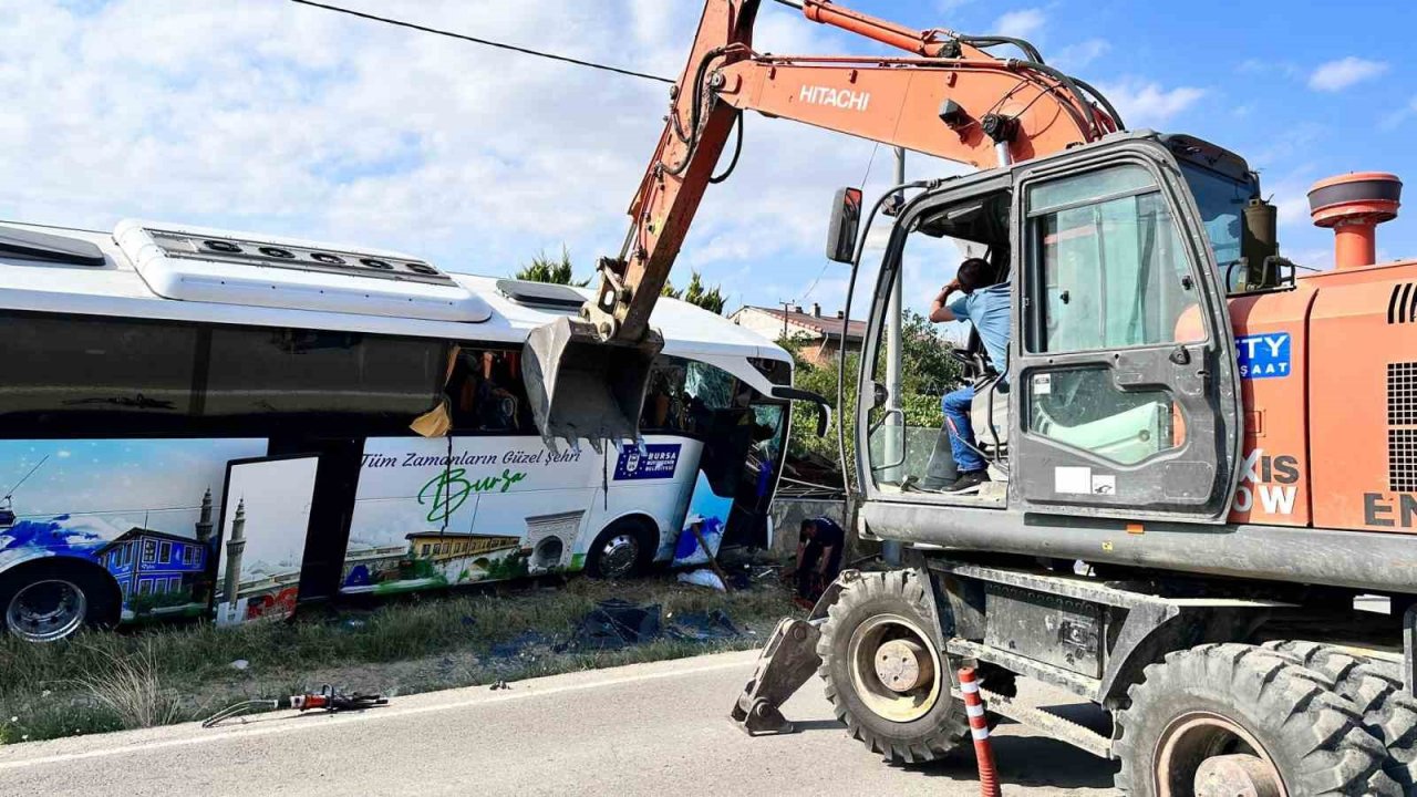 Gelibolu’da tur otobüsü kaza yaptı; 1 ölü, 8 yaralı