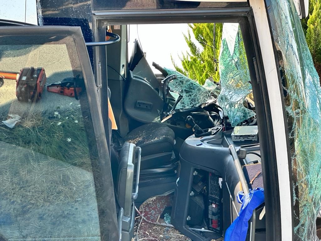 Gelibolu’da tur otobüsü kaza yaptı; 1 ölü, 8 yaralı