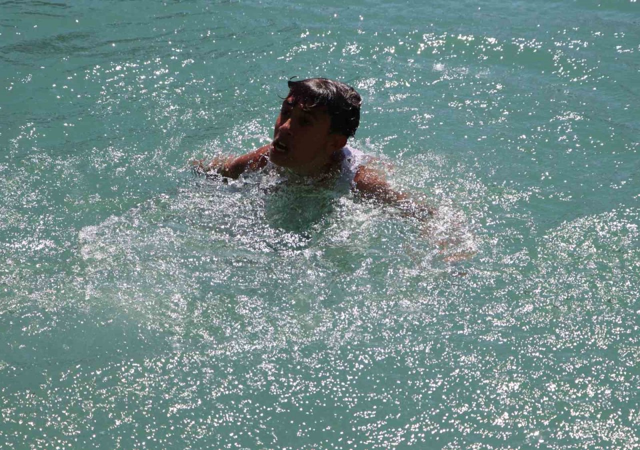 Uzmanı uyardı: "Çocukları 11.00 ile 14.00 arasında dışarı çıkarmayın"