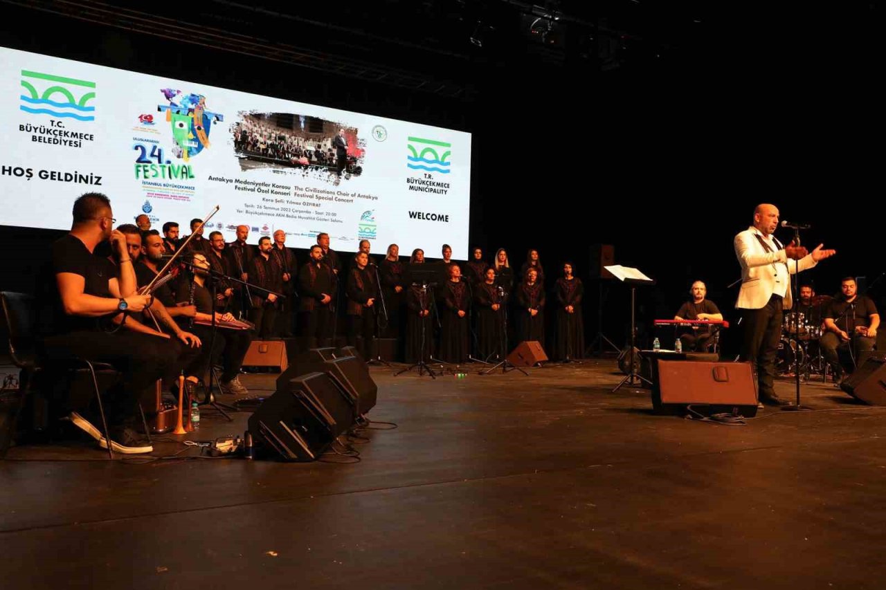 Depremde yaşamını yitiren KKTC’li çocuklar için söyledikleri şarkı yüzlerce dinleyiciyi hüzne boğdu
