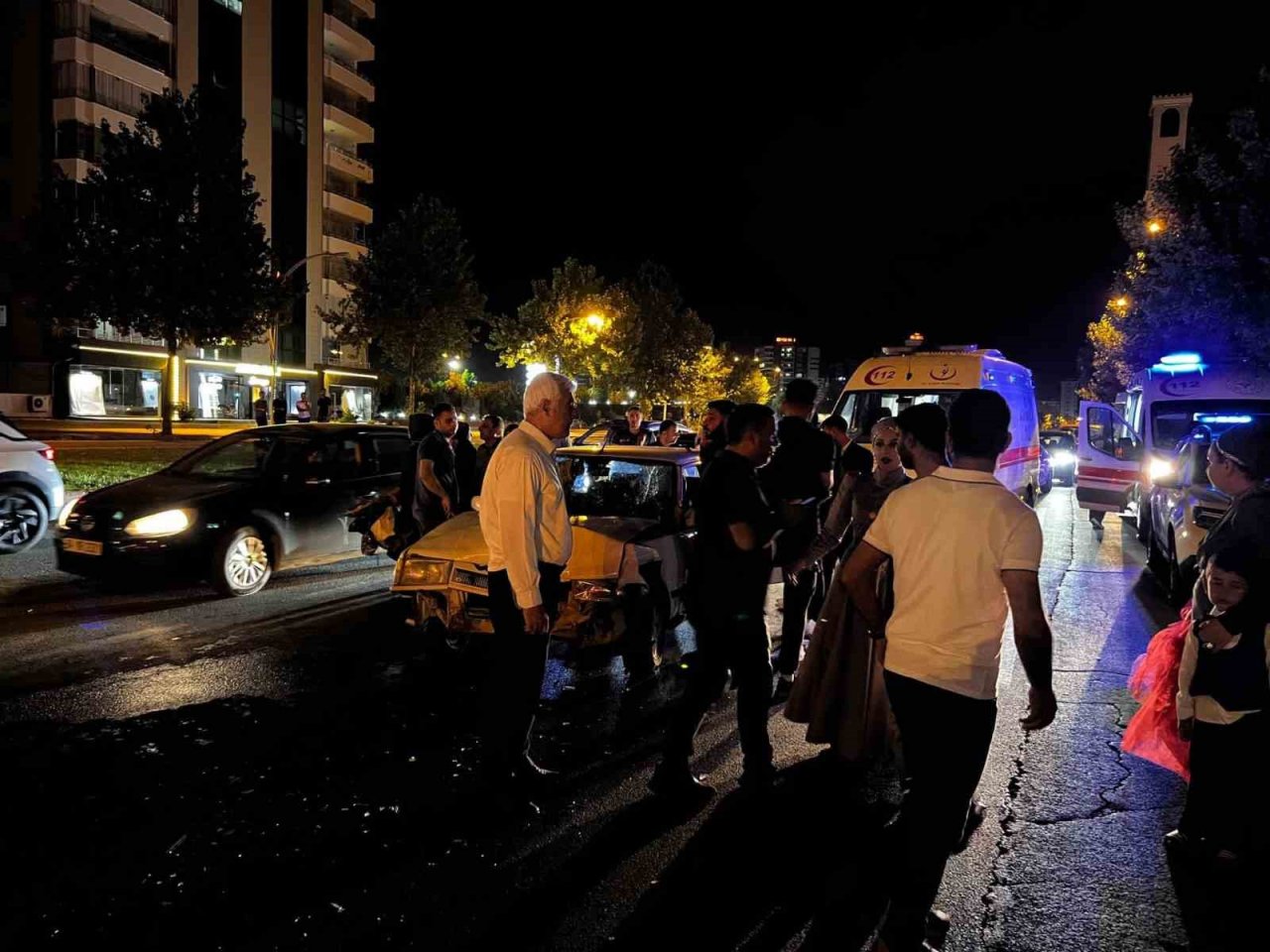 Düğün konvoyunda 3 araç kazaya karıştı: 3 yaralı