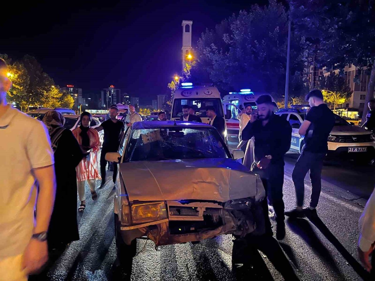 Düğün konvoyunda 3 araç kazaya karıştı: 3 yaralı