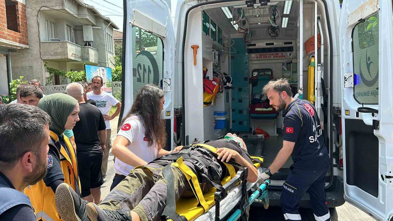 Minibüs ile otomobilin karıştığı kazada 4 kişi yaralandı