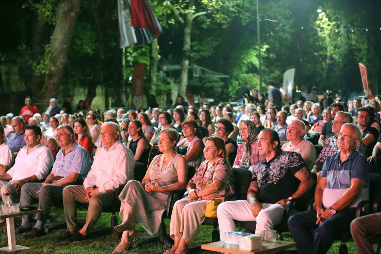 Efelerli vatandaşlar açık havada sanata doydu