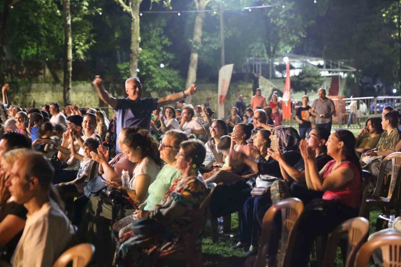 Efelerli vatandaşlar açık havada sanata doydu