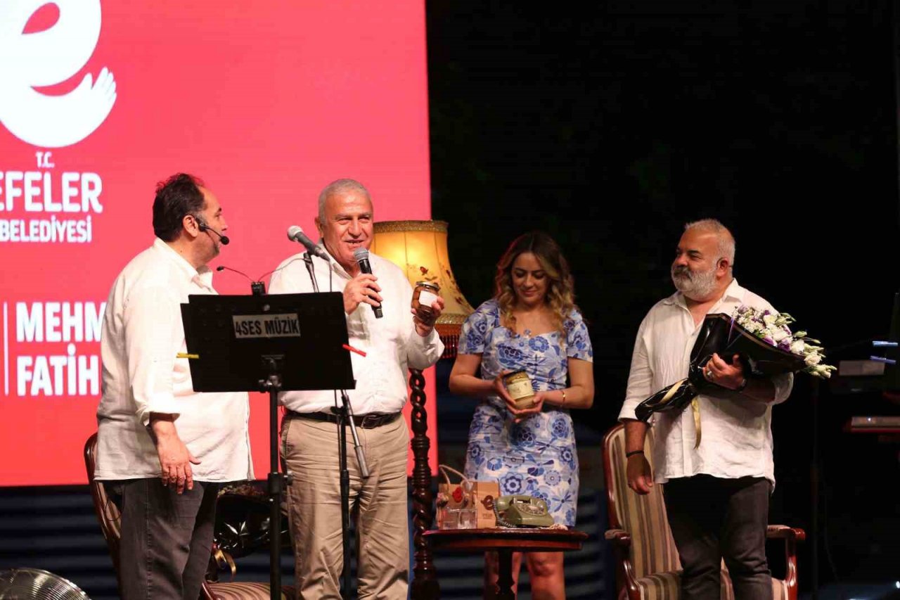 Efelerli vatandaşlar açık havada sanata doydu