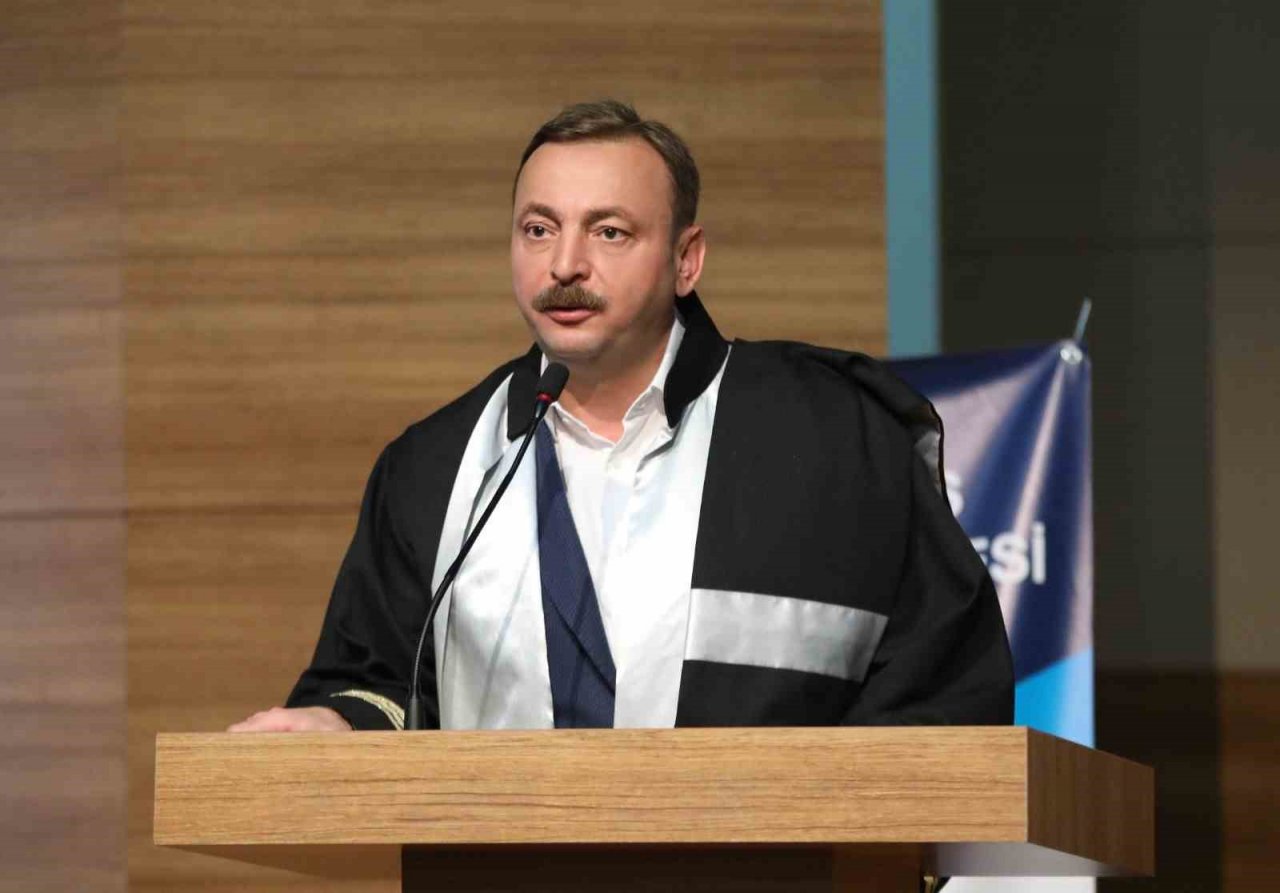 ERÜ Adalet MYO’da 12. dönem mezuniyet sevinci