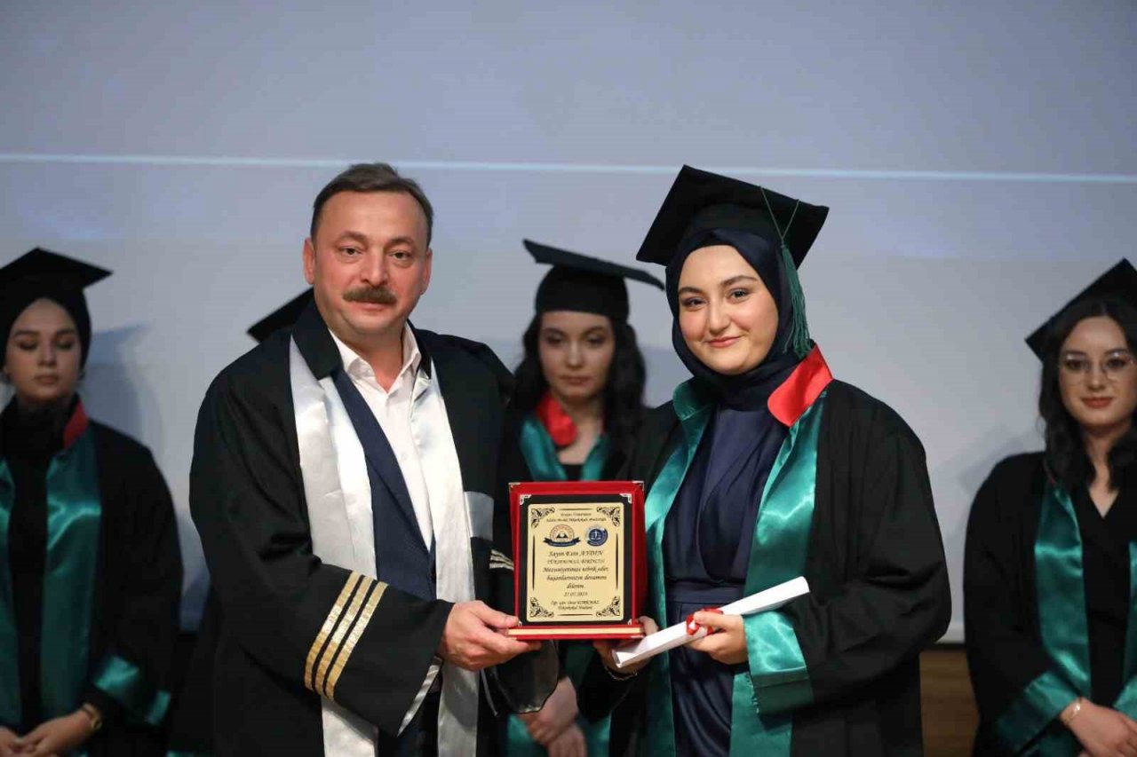 ERÜ Adalet MYO’da 12. dönem mezuniyet sevinci