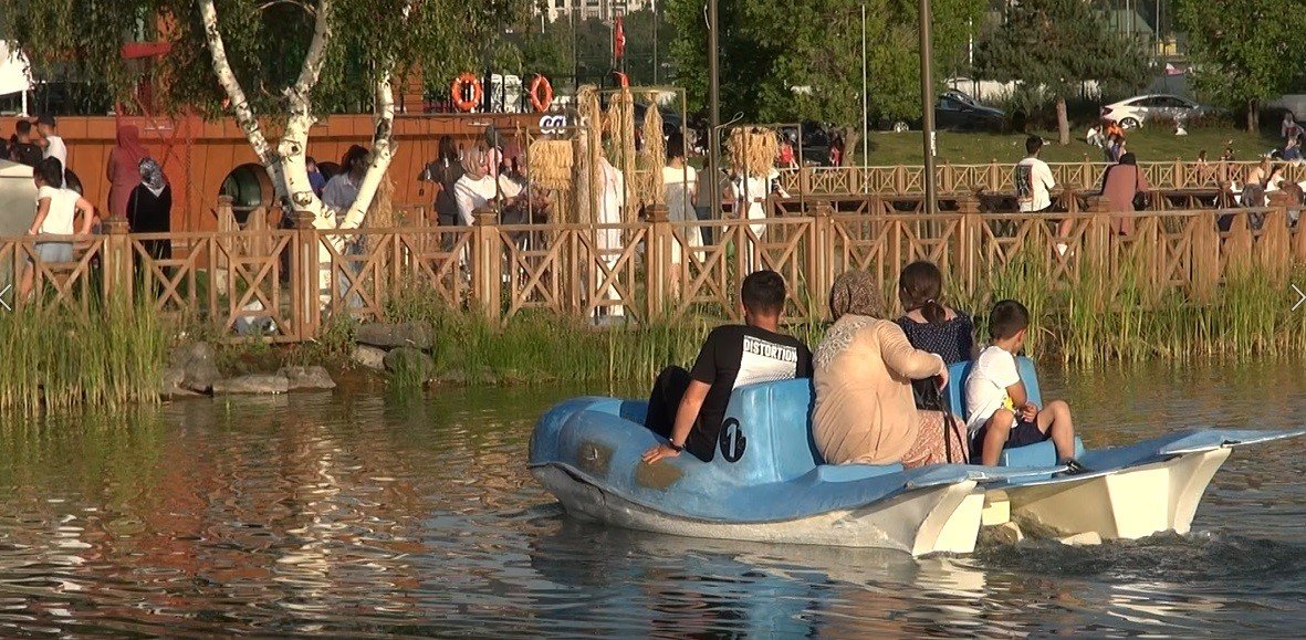 Sağlık Müdürü Gürsel Bedir uyardı; Sıcağa ve güneşe dikkat
