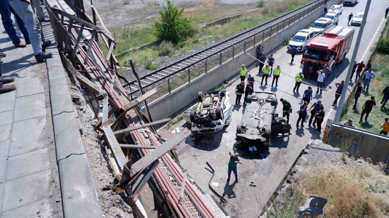 Erzurum’da iki araç köprüden uçtu, can pazarı yaşandı