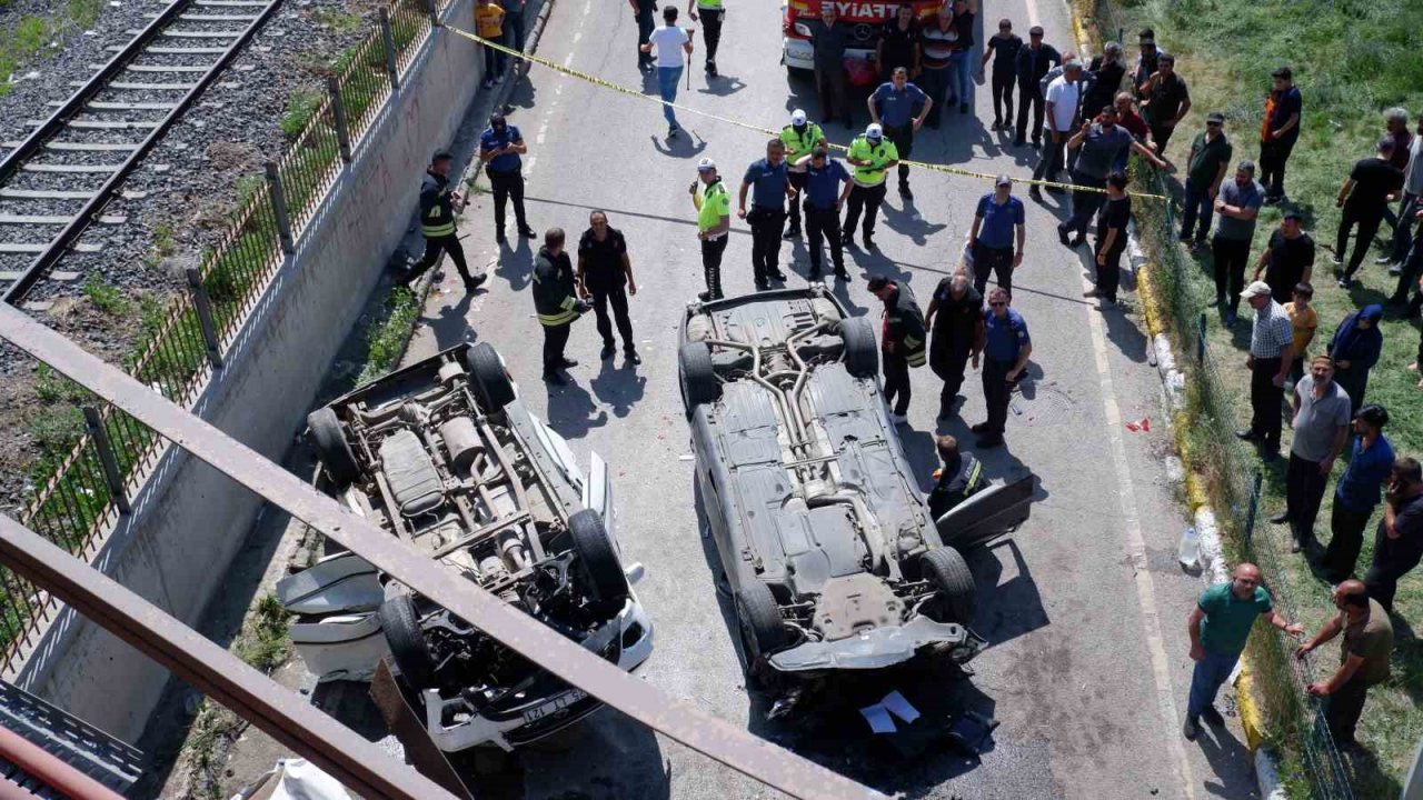 Erzurum’da iki araç köprüden uçtu, can pazarı yaşandı