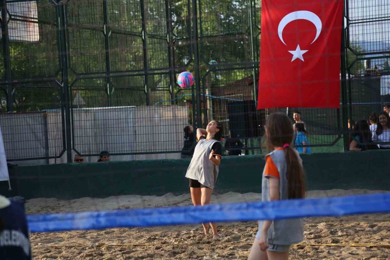 Plaj voleybol turnuvası yarın başlıyor