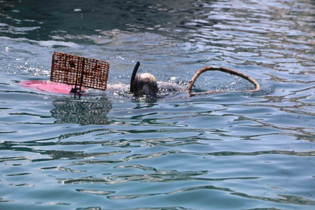 Gündoğan’da deniz dibi temizliği