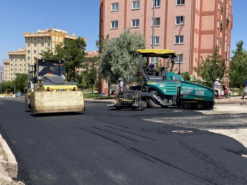 Melikgazi, TOKİ’de Yol Yenileme Çalışması Yapıyor