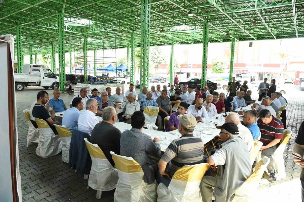 Başkan Başdeğirmen, Cuma Kapalı Pazaryeri esnafıyla buluştu