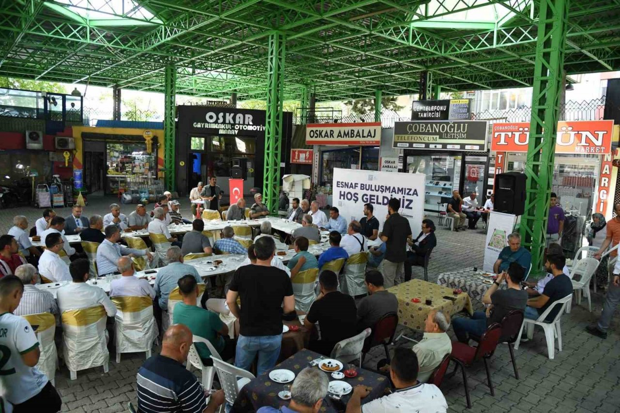 Başkan Başdeğirmen, Cuma Kapalı Pazaryeri esnafıyla buluştu