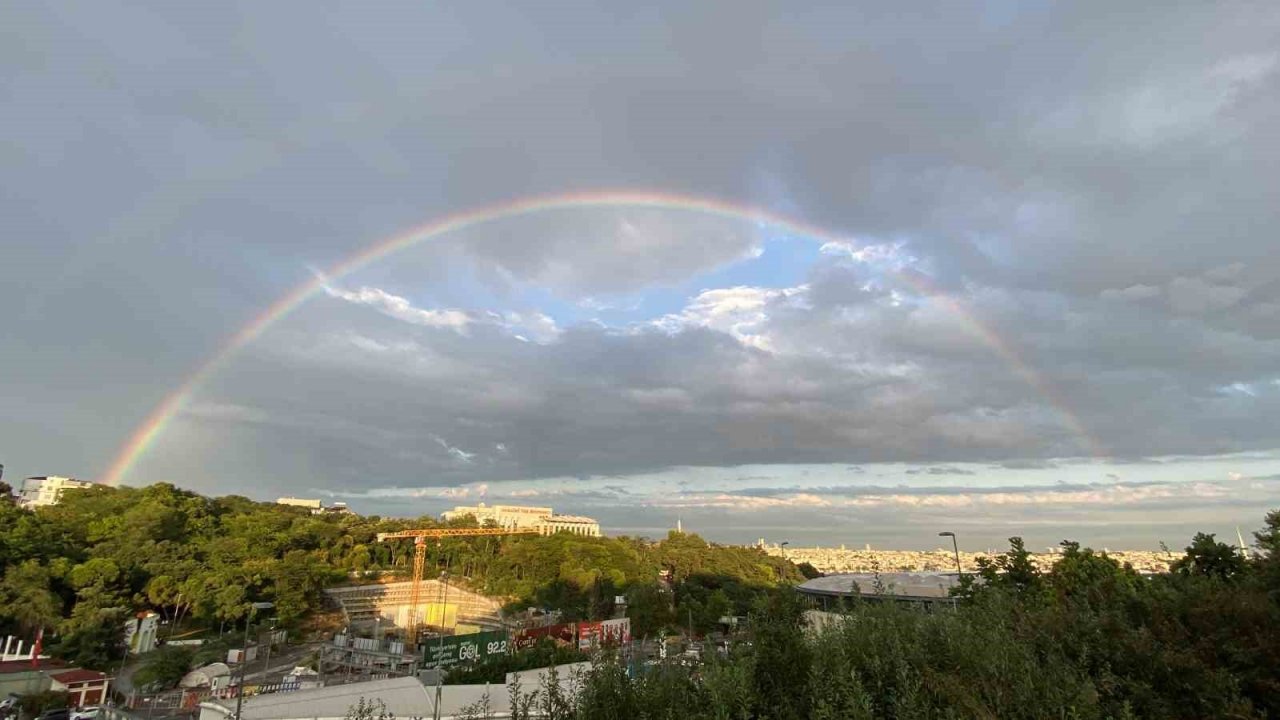 İstanbul’da yağmur sonrası gökkuşağı şöleni