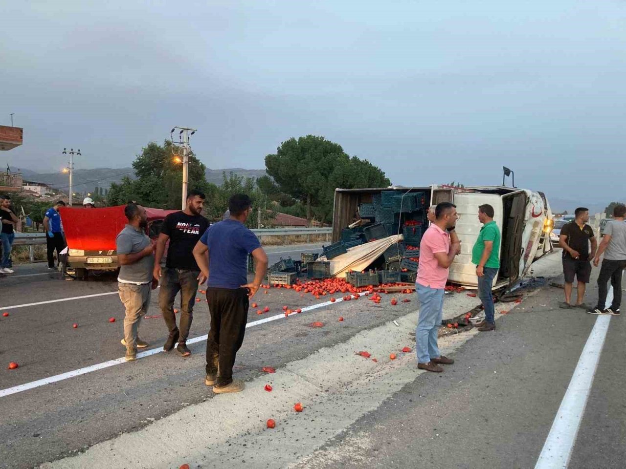 İzmir’de kamyonetle çarpışan otomobilin sürücüsü hayatını kaybetti