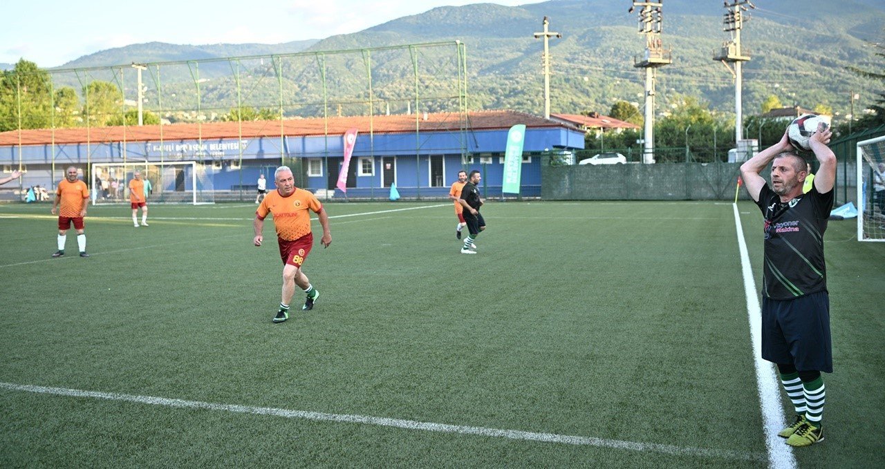 Kartepe’nin şöhretleri sahaya çıktı