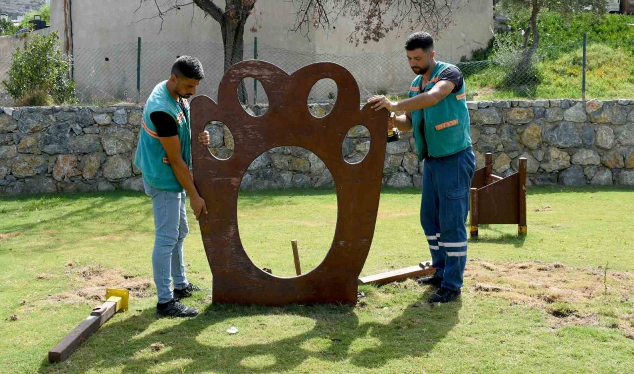 Kuşadası Belediyesi’nden Can Dostların Park Alanında bakım çalışması