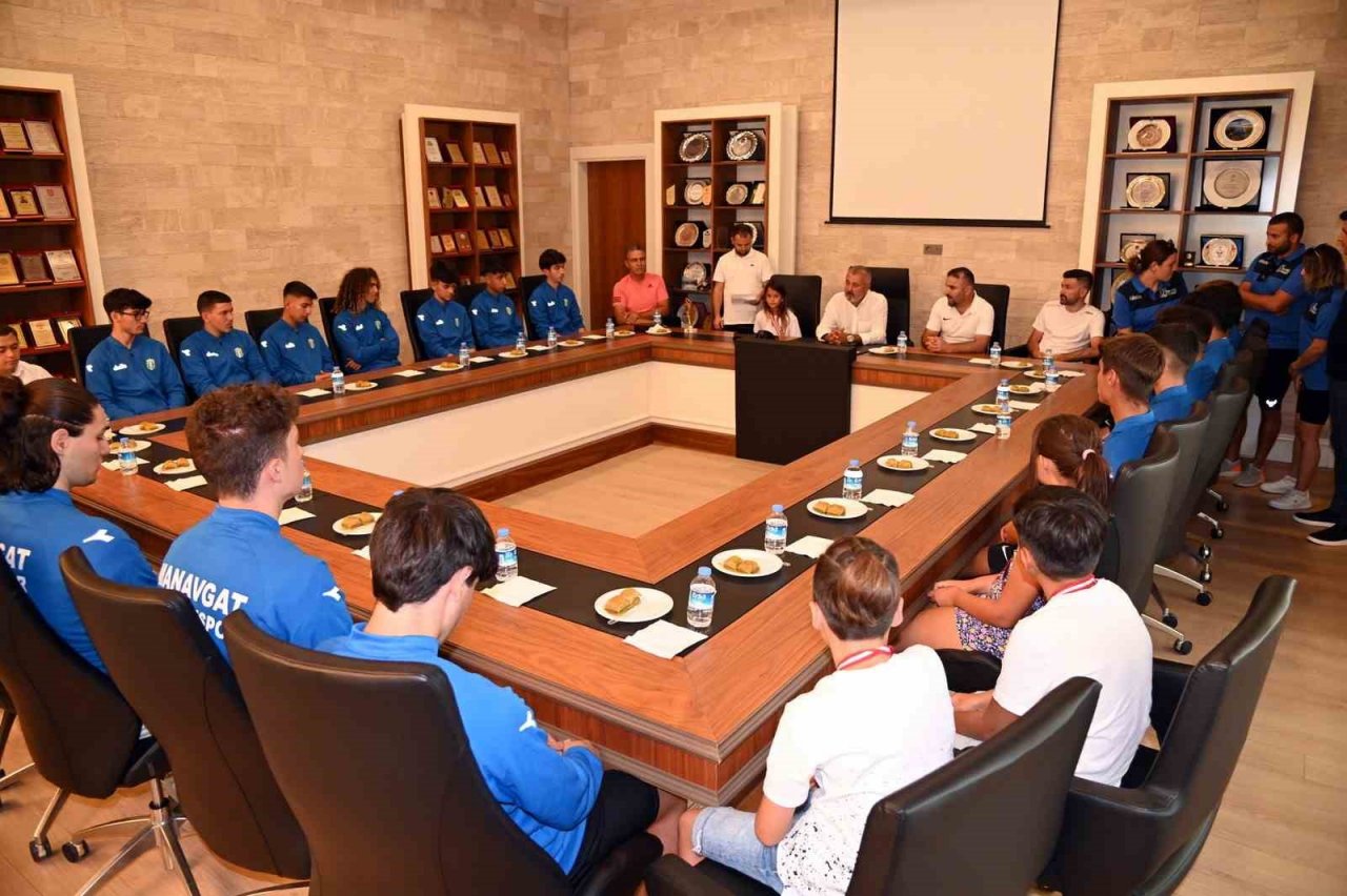 Başkan Sözen şampiyon sporcuları ağırladı