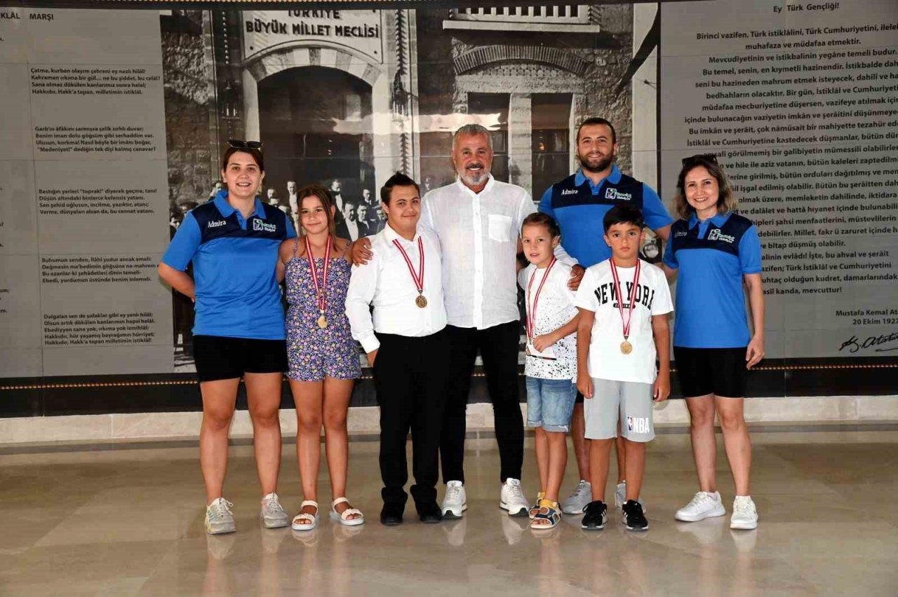 Başkan Sözen şampiyon sporcuları ağırladı