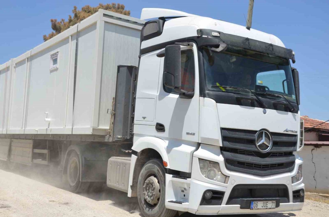 Orman yangınından etkilenen mahalle için devlet seferber oldu