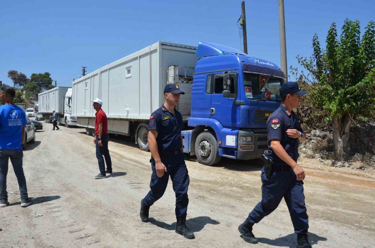 Orman yangınından etkilenen mahalle için devlet seferber oldu