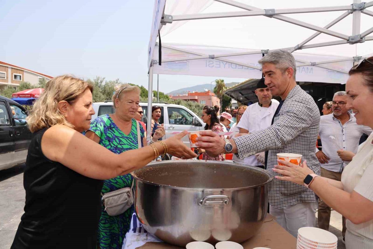 Marmaris Belediyesi’nden aşure ikramı
