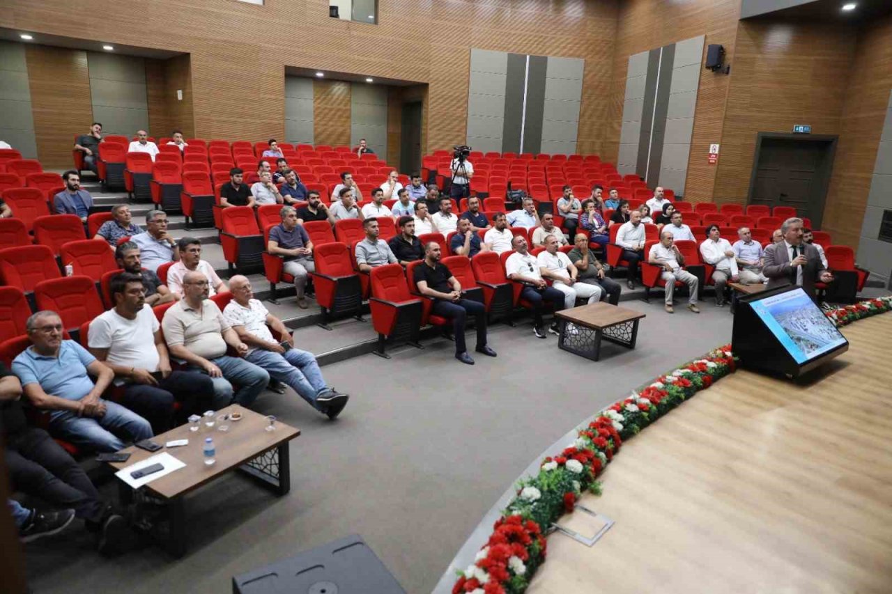 Başkan Palancıoğlu’ndan Müteahhitlere Kentsel Dönüşüm Sunumu