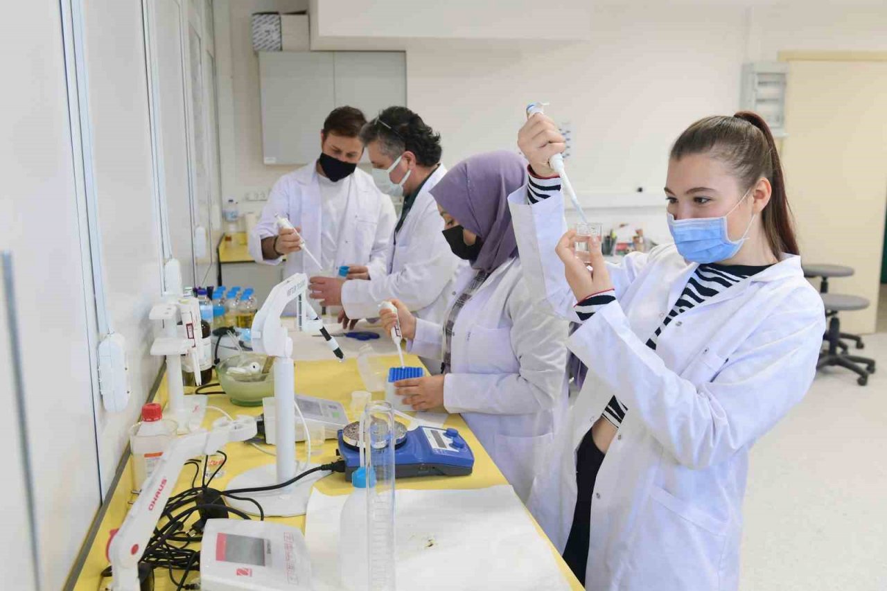 Yunus Emre Sağlık Hizmetleri Meslek Yüksekokulu ara eleman değil aranan mezunlar yetiştiriyor