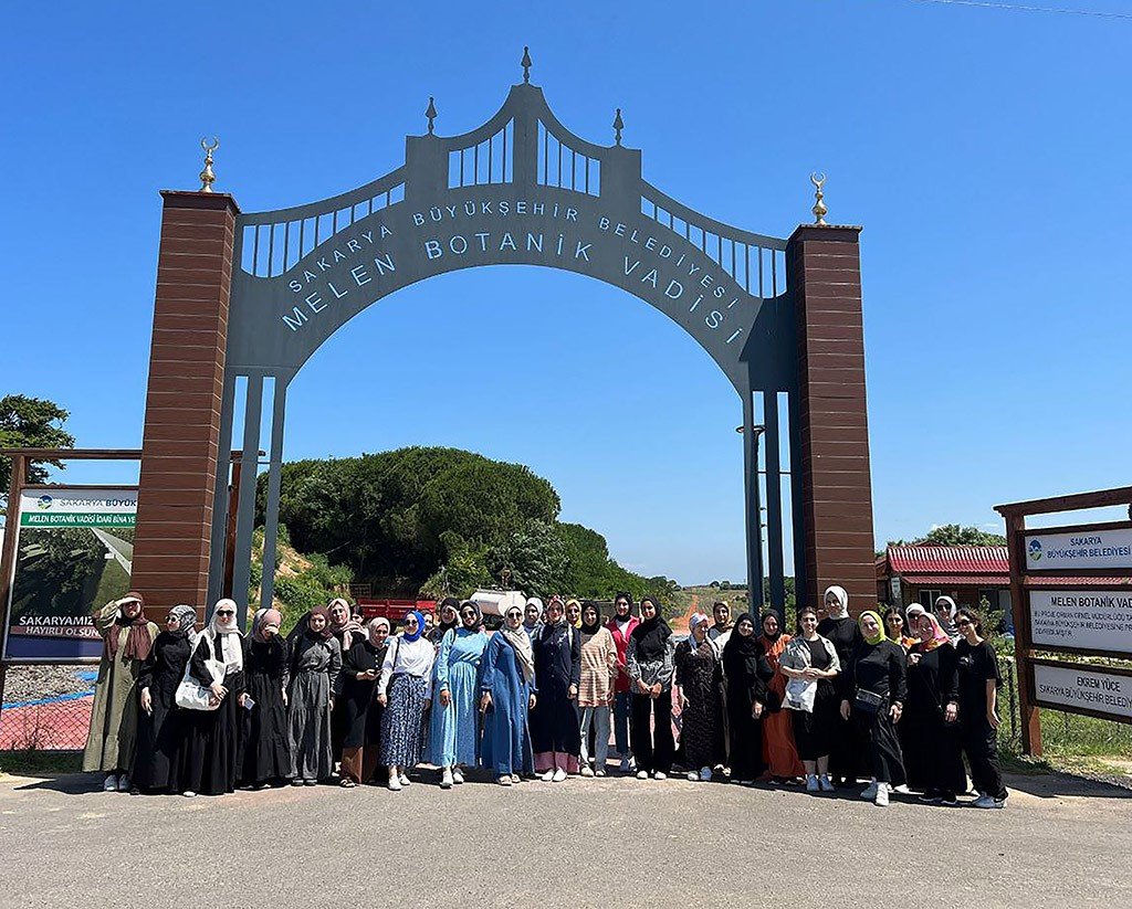 Üniversiteli gençler şehrin güzelliklerini keşfetti