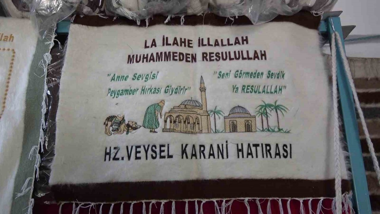 Siirtli Faraç usta dede mesleği battaniye dokumacılığını 40 yıldır sürdürüyor