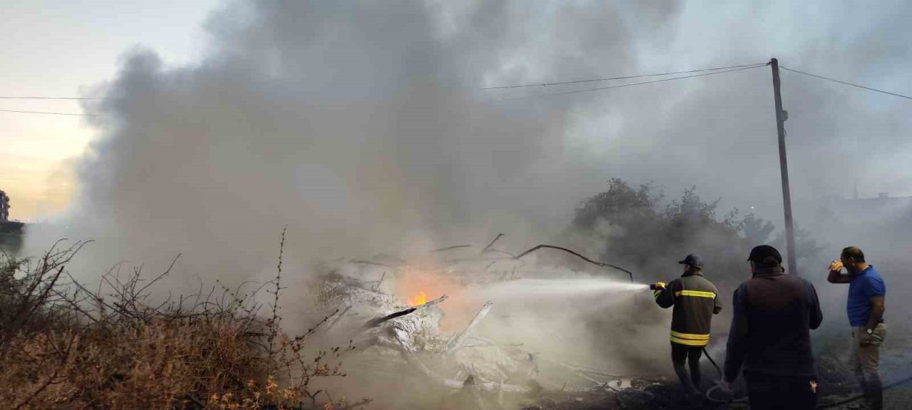 Boş arsada çıkan yangın korkuttu