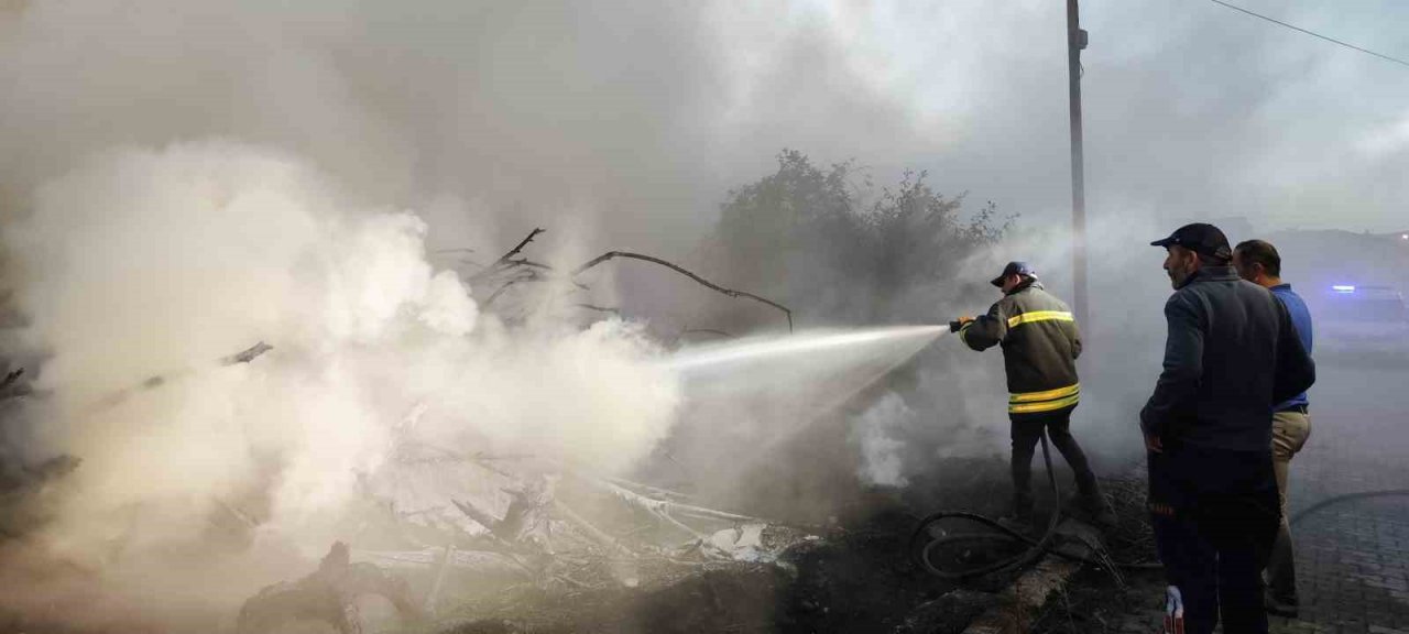 Boş arsada çıkan yangın korkuttu