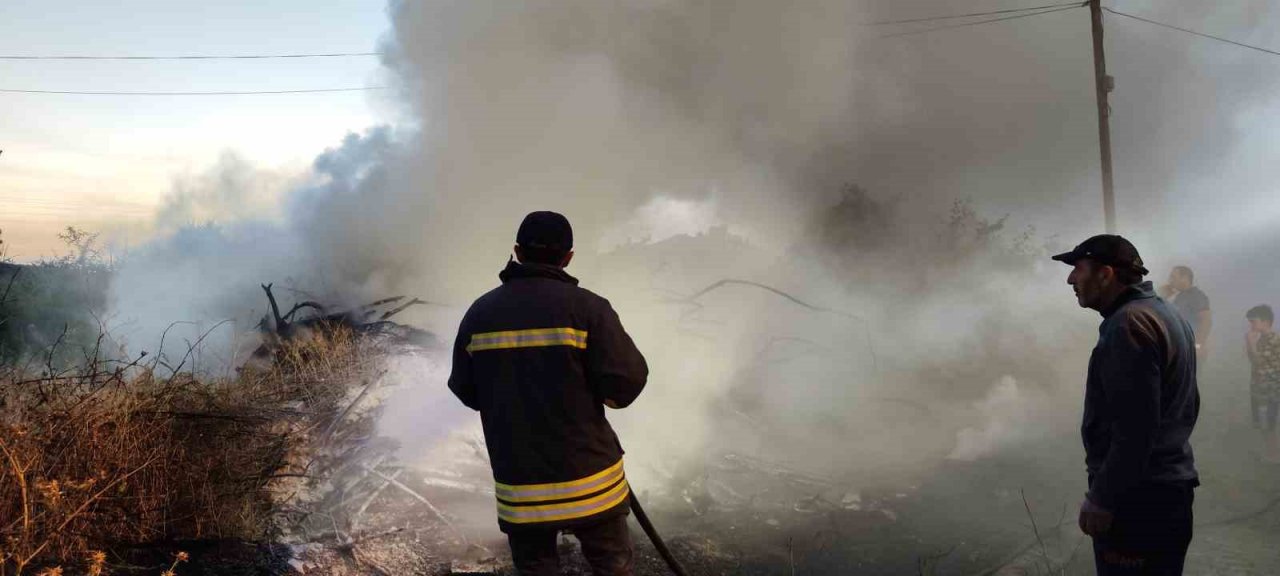 Boş arsada çıkan yangın korkuttu