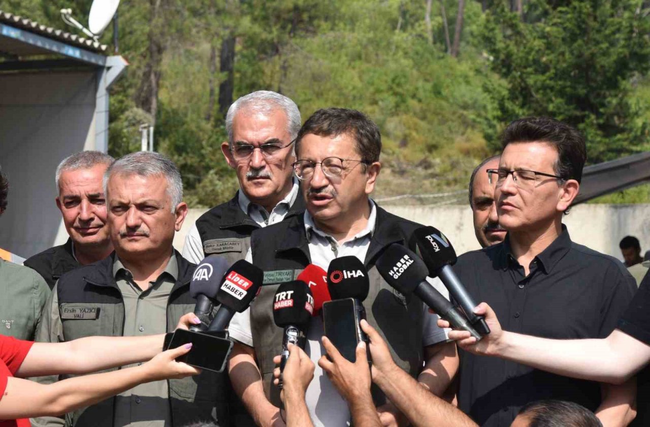 Tarım ve Orman Bakan Yardımcısı Veysel Tiryaki: "Kemer yangını kontrol altına alınabilmiş değil"