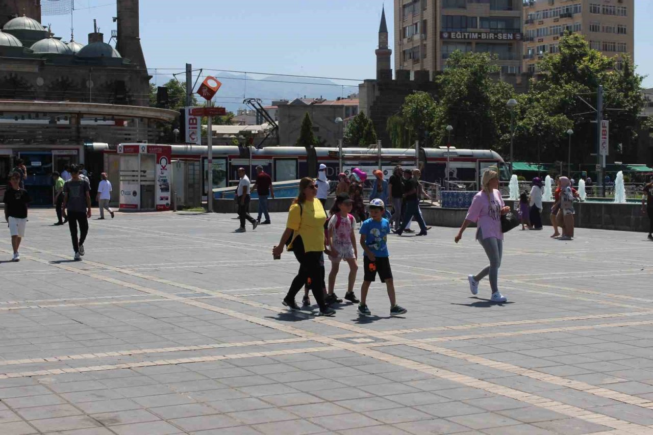 Kayseri’de termometreler 38 dereceyi gösterdi