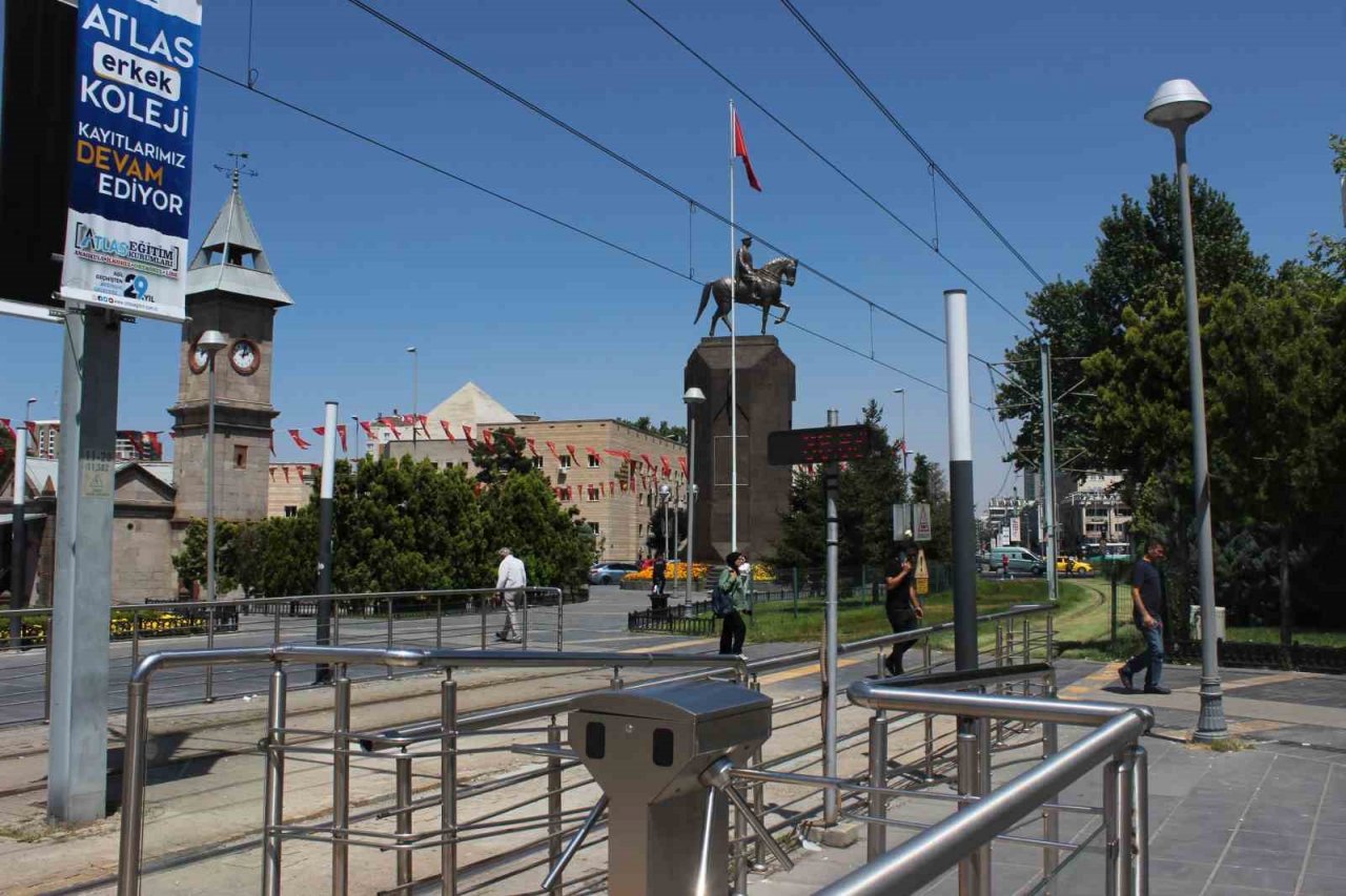 Kayseri’de termometreler 38 dereceyi gösterdi