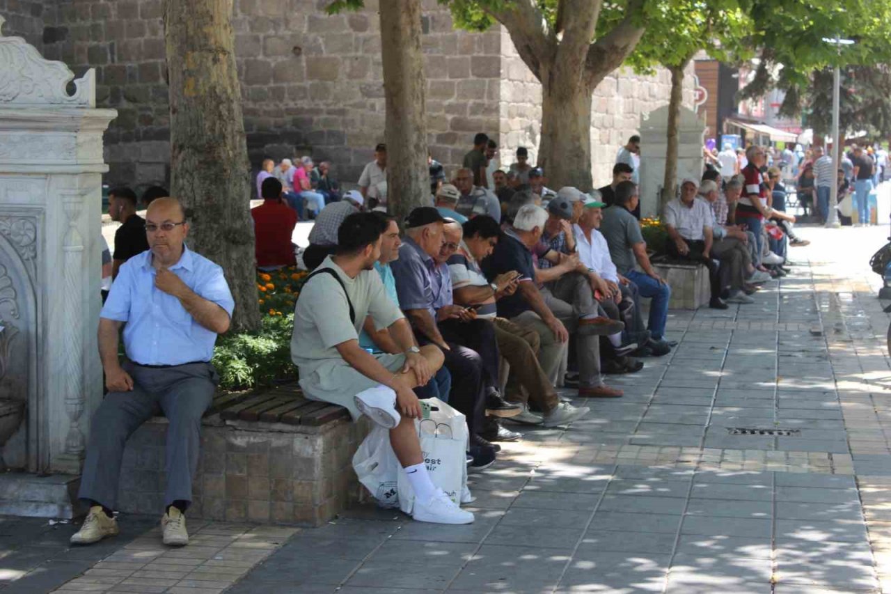 Kayseri’de termometreler 38 dereceyi gösterdi