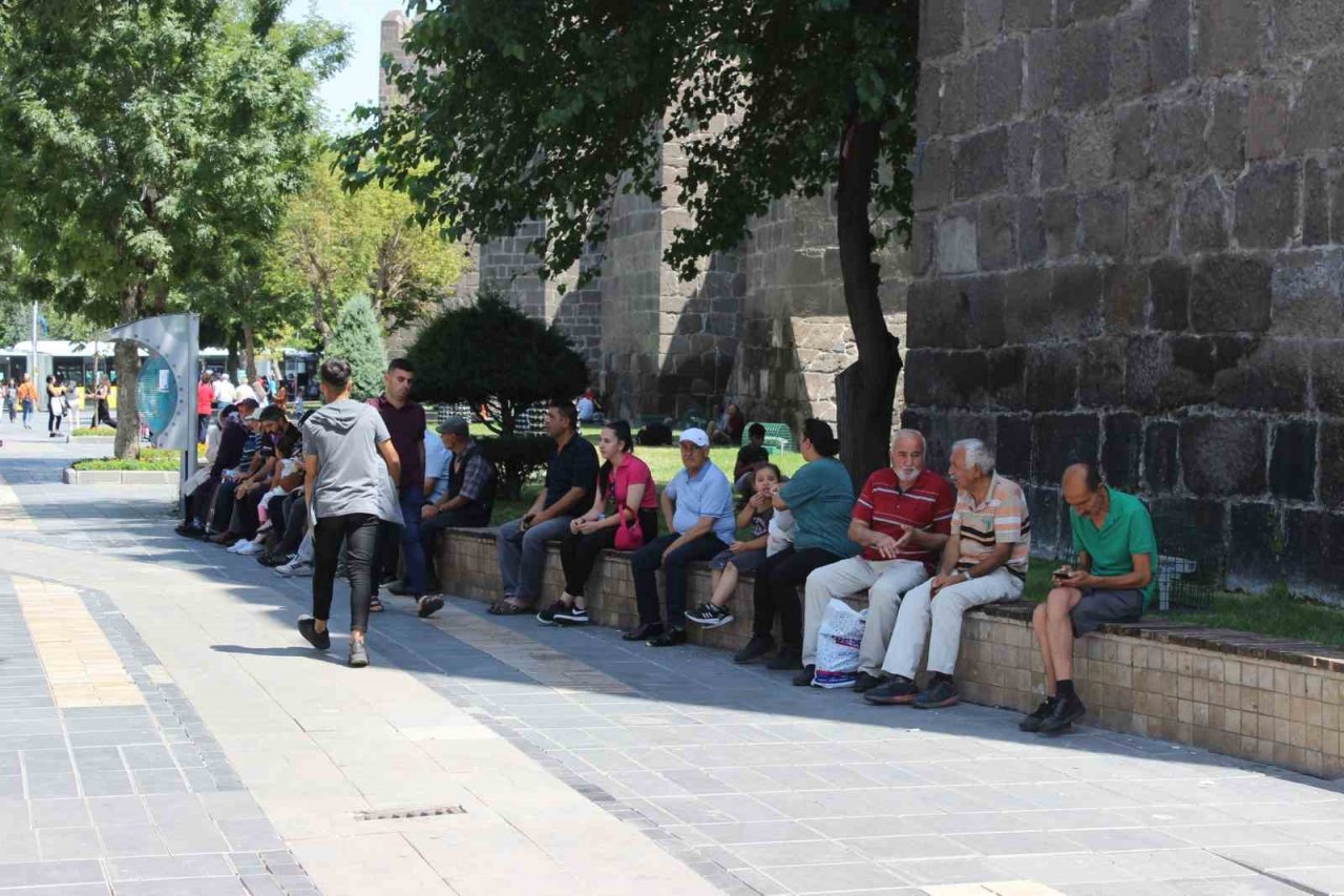 Kayseri’de termometreler 38 dereceyi gösterdi