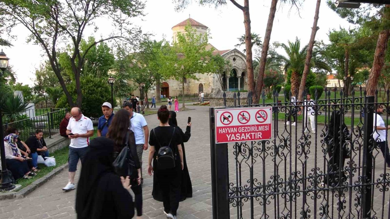 Trabzon’daki Ayasofya Camii’ne yabancı turist ilgisi