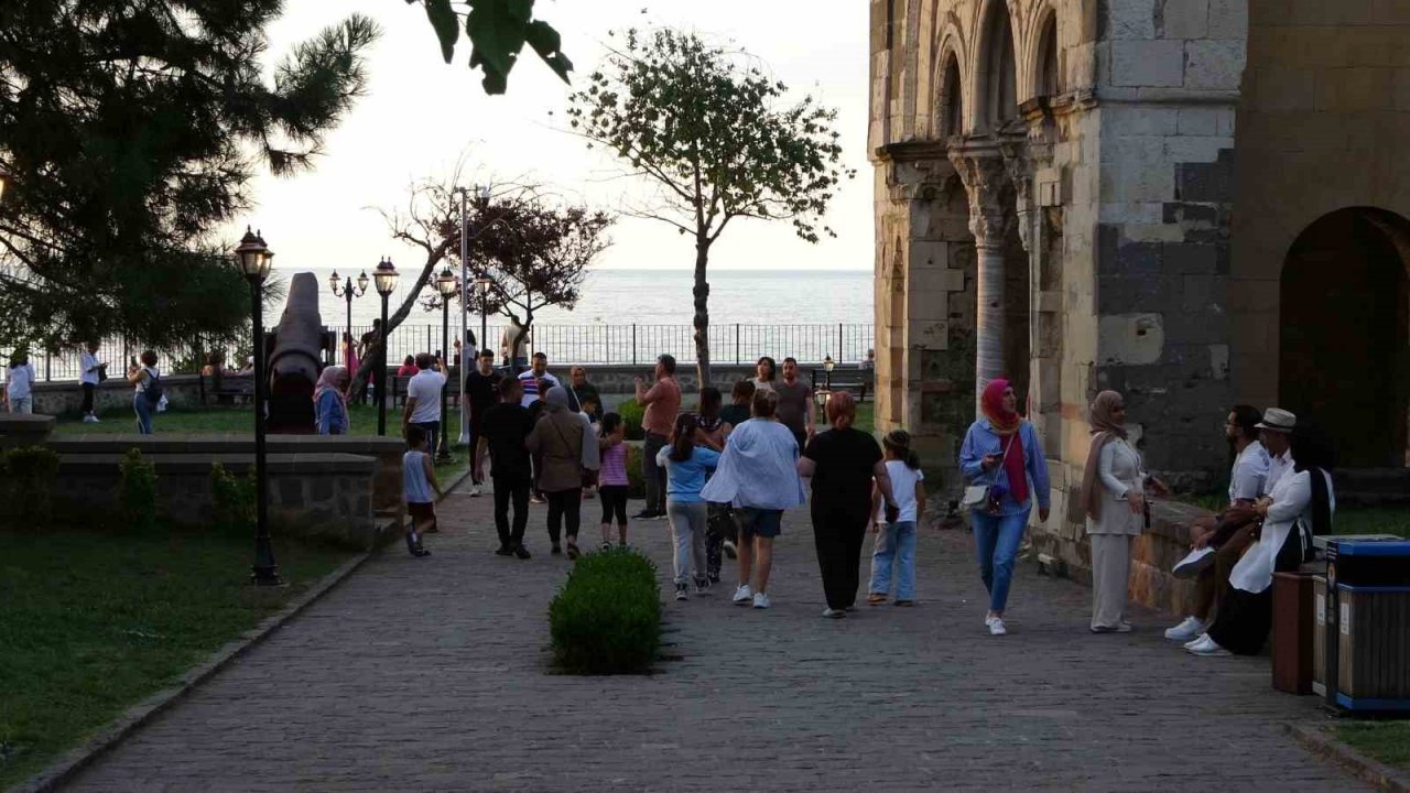 Trabzon’daki Ayasofya Camii’ne yabancı turist ilgisi