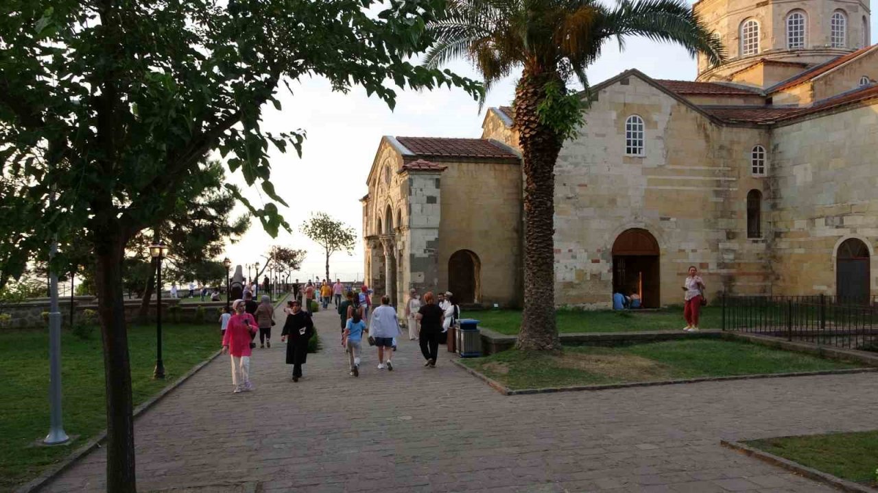 Trabzon’daki Ayasofya Camii’ne yabancı turist ilgisi