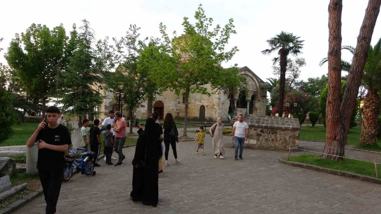 Trabzon’daki Ayasofya Camii’ne yabancı turist ilgisi